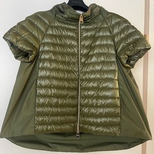 Never worn olive green satin Herno cape jacket size 48 ( 10-12)